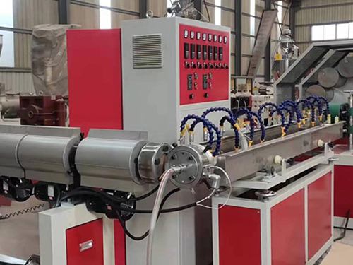 潍坊塑料管材生产线出产工艺流程