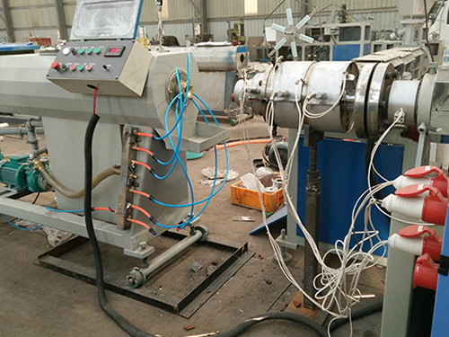 解析潍坊塑料板材生产线的操作方法